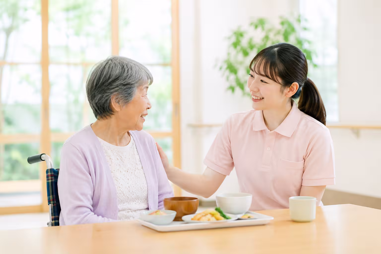 住宅型有料老人ホームでの介護の様子