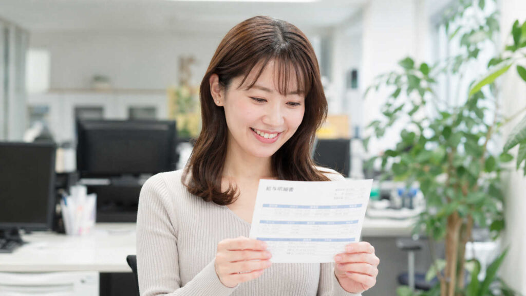 主任ケアマネの給料は通常のケアマネより月2〜3万円高い